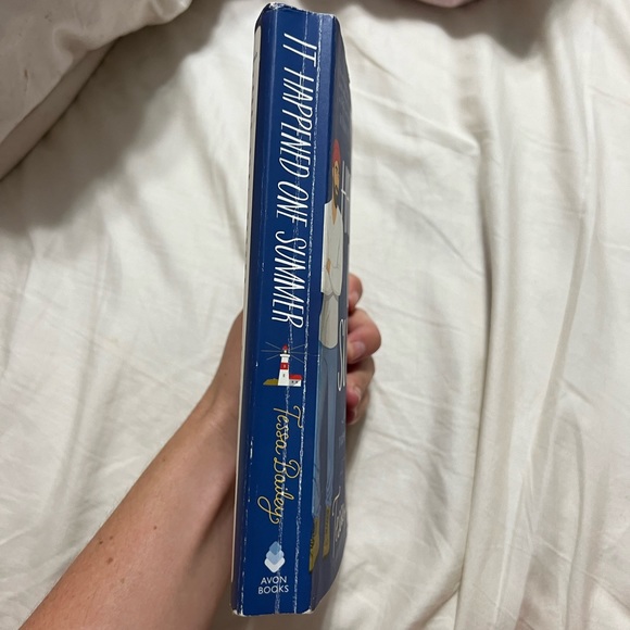 IT HAPPENED ONE SUMMER book - Picture 5 of 5